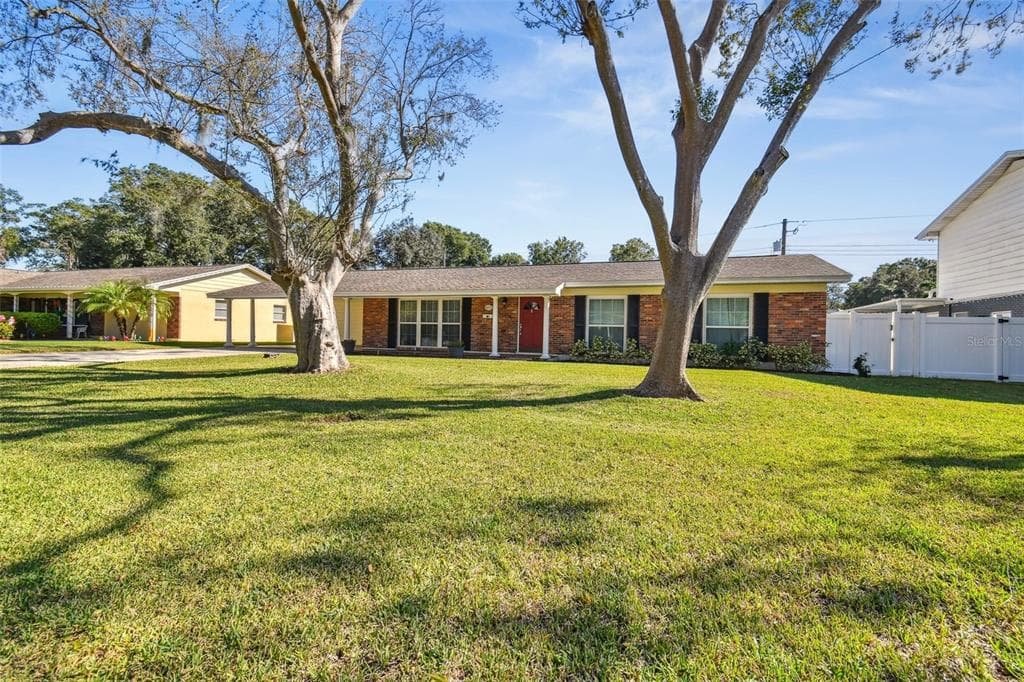 4913 N SHIRLEY DRIVE TAMPA, FL 33603