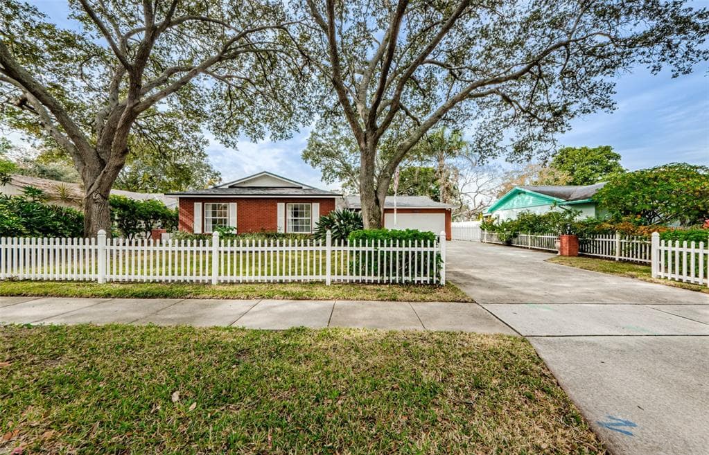 1510 DINNERBELL LANE E DUNEDIN, FL 34698