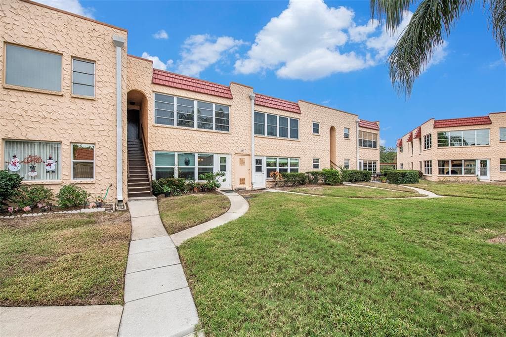 219 DOGWOOD CIRCLE UNIT 219 SEMINOLE, FL 33777