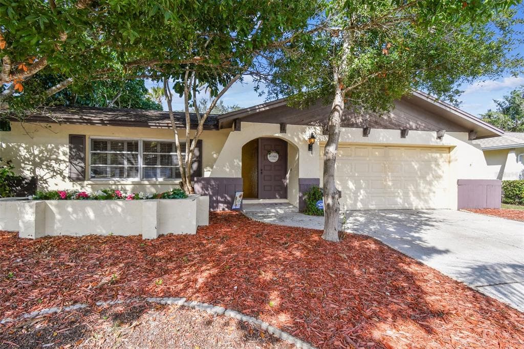 12161 KAY DRIVE SEMINOLE, FL 33772