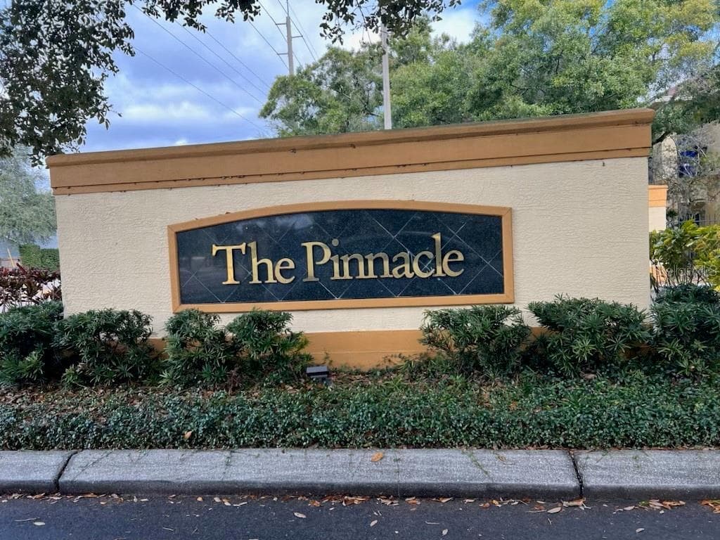 5602 PINNACLE HEIGHTS CIRCLE UNIT 302 TAMPA, FL 33624