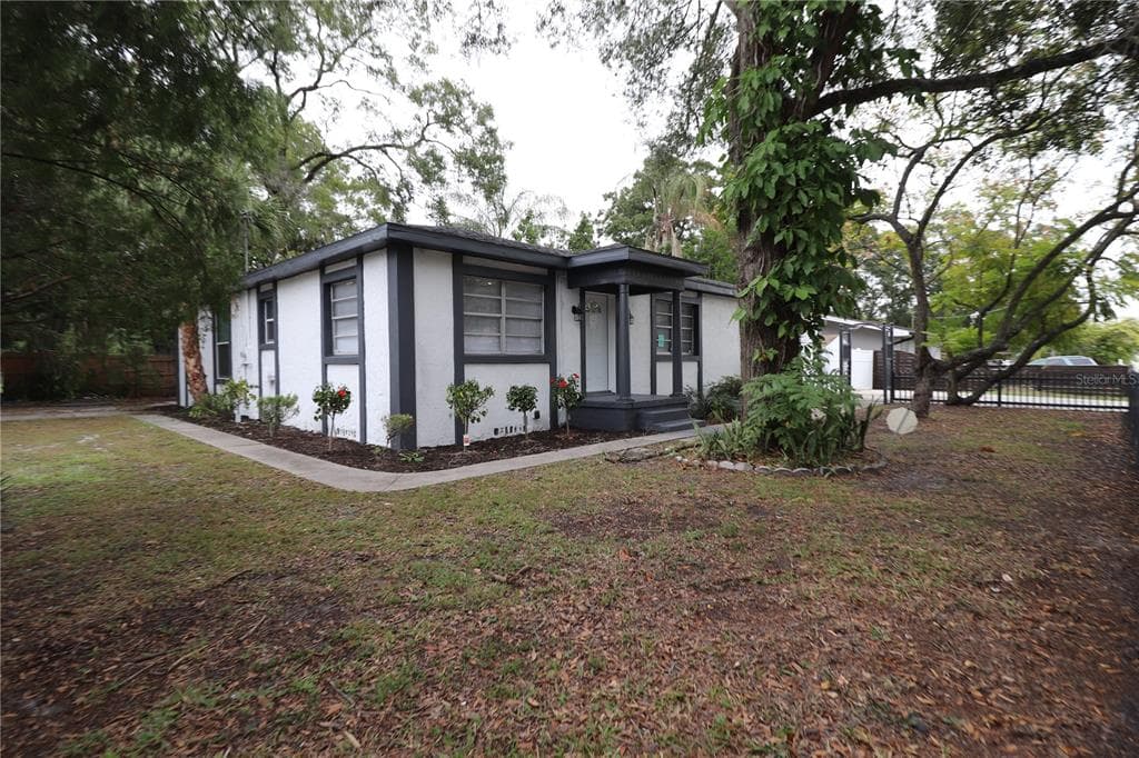 6901 N BREVARD AVENUE TAMPA, FL 33604