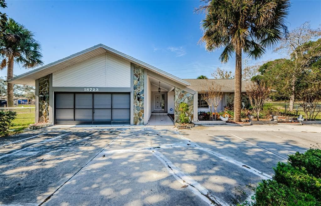 18723 FLORALTON DRIVE SPRING HILL, FL 34610