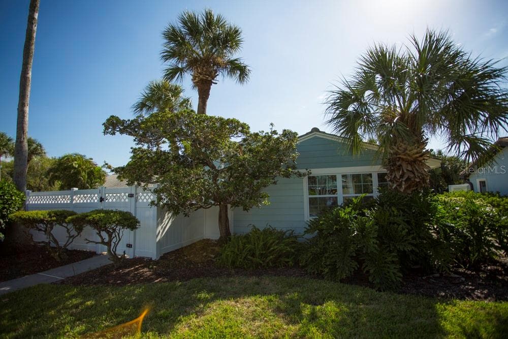 17002 DOLPHIN DRIVE UNIT 1 NORTH REDINGTON BEACH, FL 33708