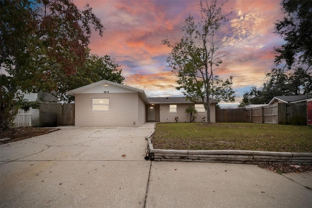 8918 FAIRWEATHER DRIVE LARGO, FL 33773