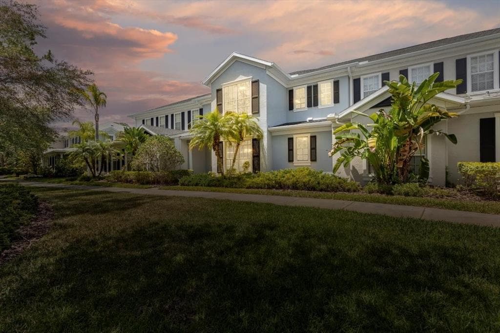 8302 MANOR CLUB CIRCLE UNIT 2 TAMPA, FL 33647