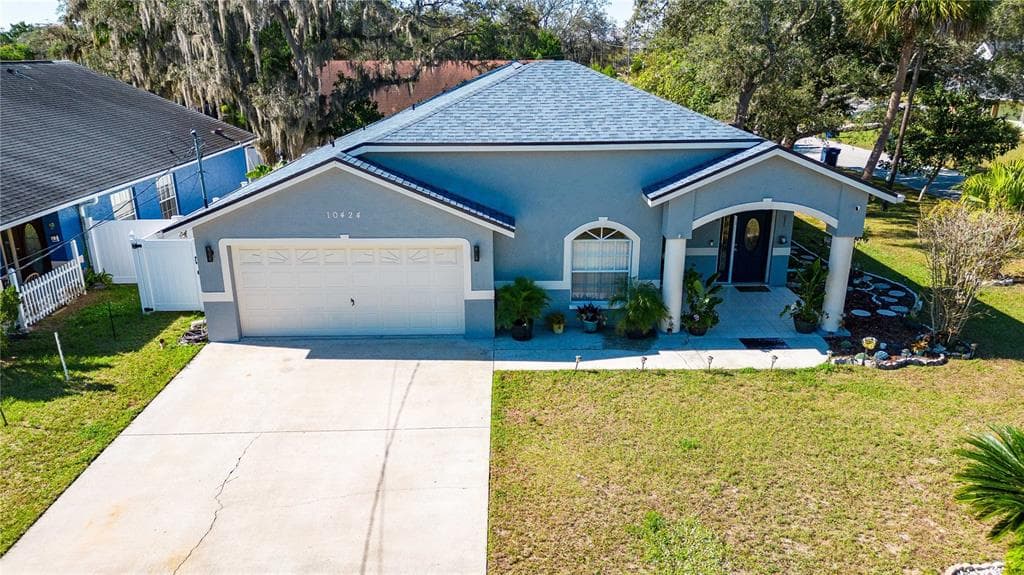 10424 N OKLAWAHA AVENUE TAMPA, FL 33617