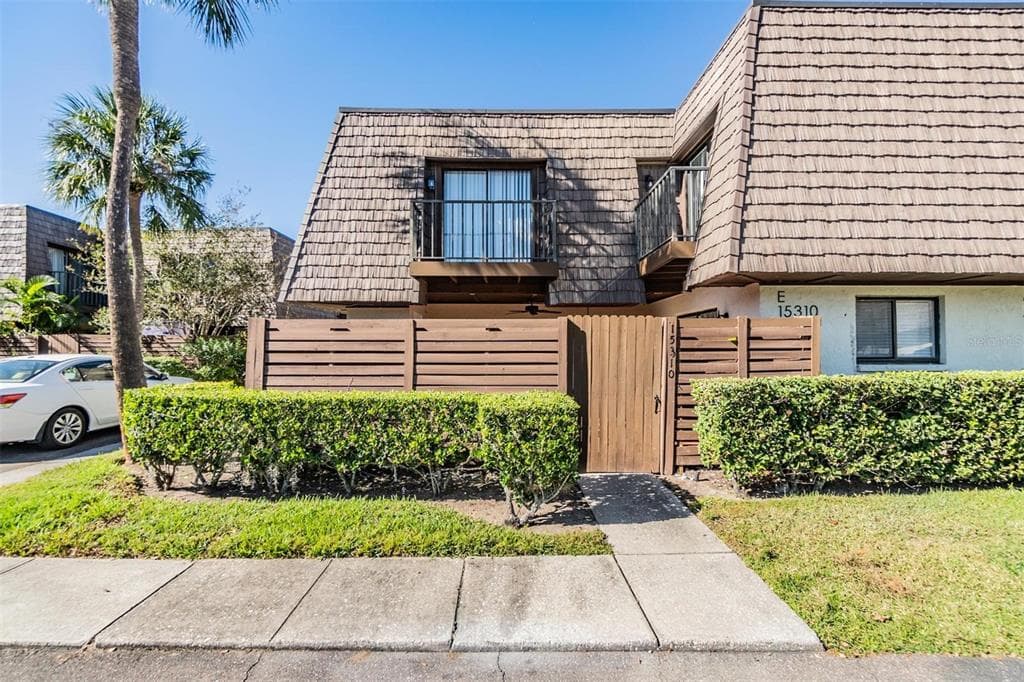 15310 E POND WOODS DRIVE UNIT 15310 TAMPA, FL 33618