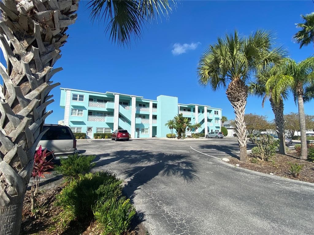 423 S PAULA DRIVE UNIT 304 DUNEDIN, FL 34698
