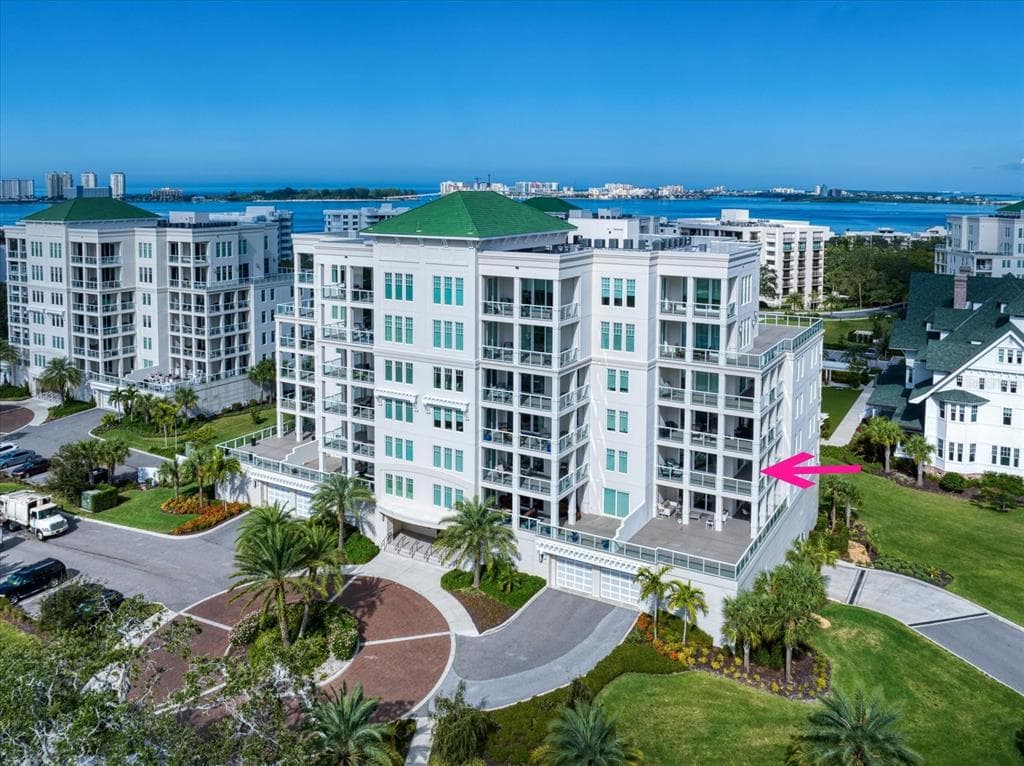 85 BELLEVIEW BOULEVARD UNIT 305 BELLEAIR, FL 33756