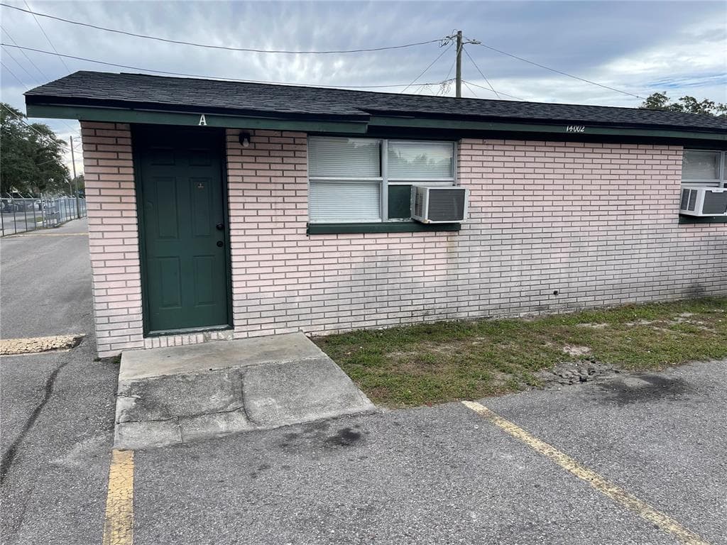 14002 SANDY COURT UNIT A TAMPA, FL 33613