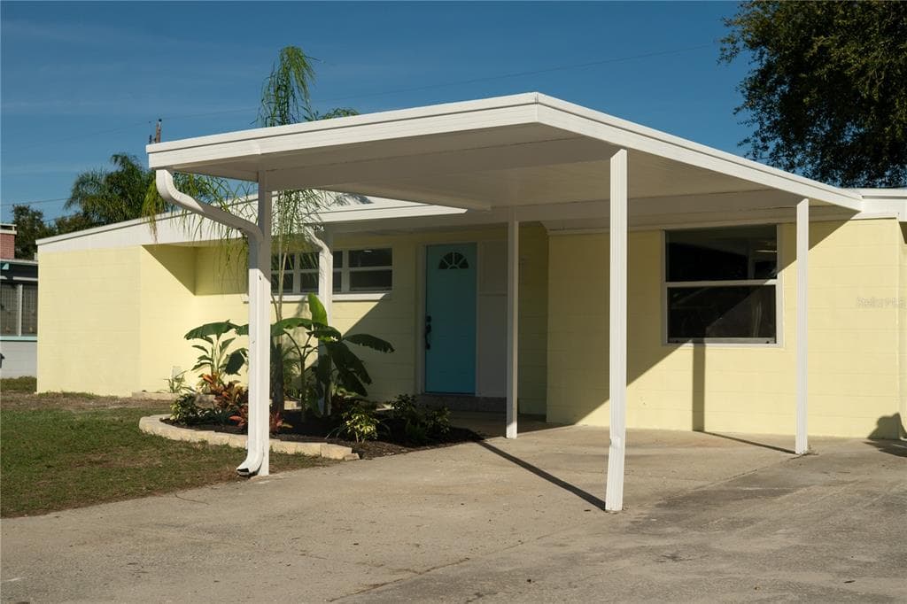 1318 WAIKIKI WAY TAMPA, FL 33619