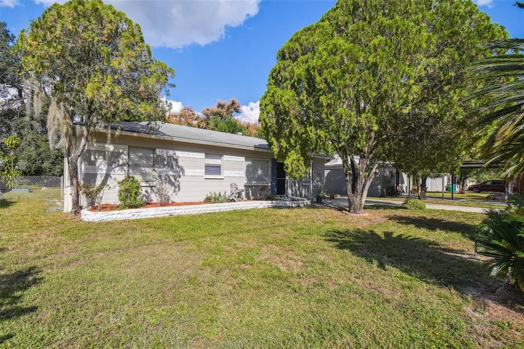 1715 W FOLLOWTHRU DRIVE TAMPA, FL 33612
