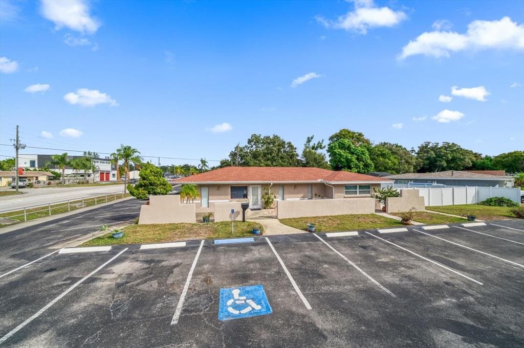 4 SOUTHWIND DRIVE BELLEAIR BLUFFS, FL 33770