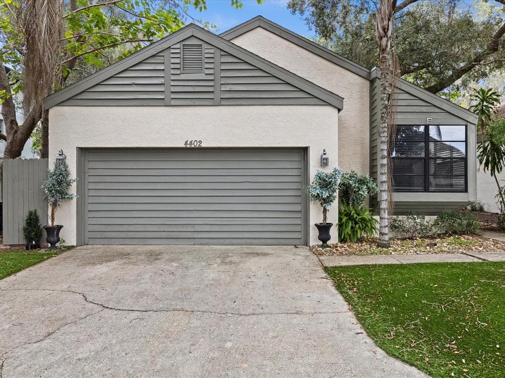 4402 OAK HARBOR DRIVE