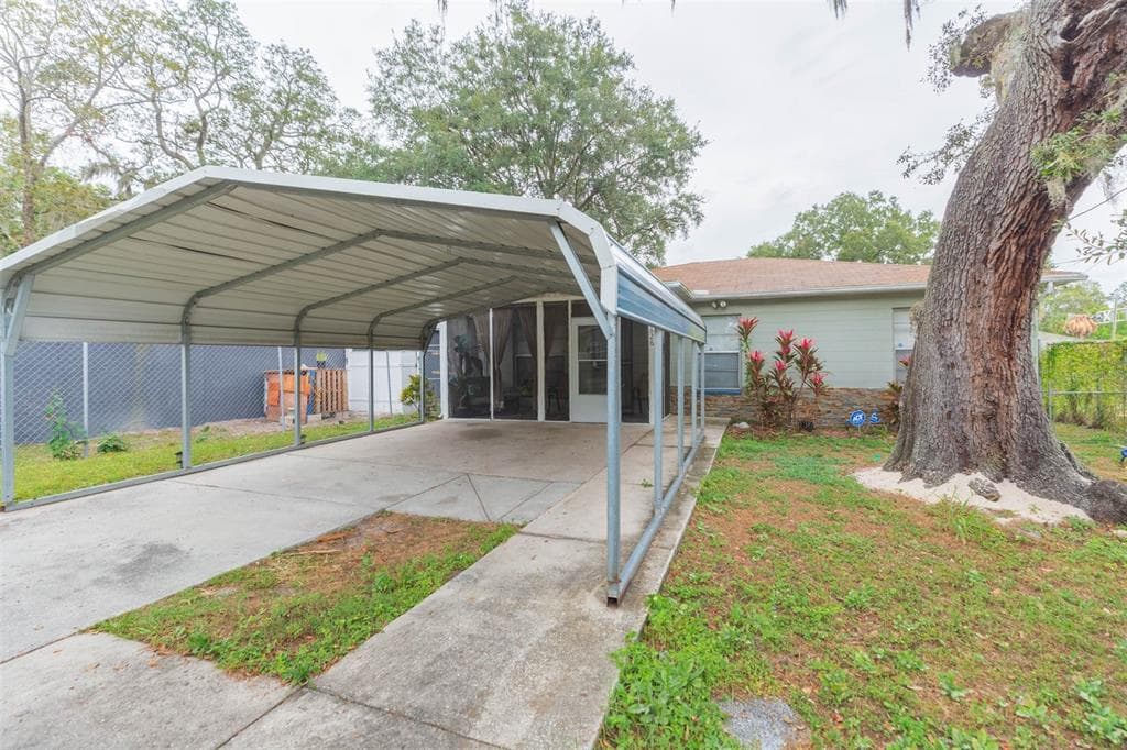 2626 E GENESEE STREET TAMPA, FL 33610