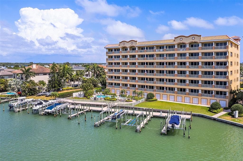 17745 GULF BOULEVARD UNIT 303 REDINGTON SHORES, FL 33708