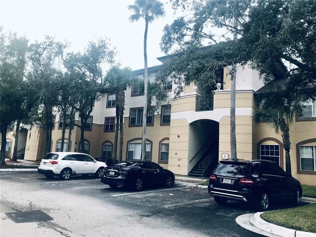 17114 CARRINGTON PARK DRIVE UNIT 215 TAMPA, FL 33647