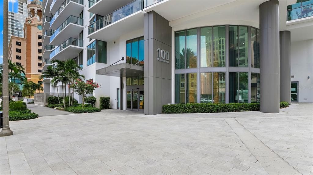 100 1ST AVENUE N UNIT 2604