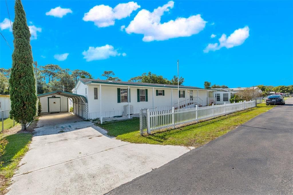 39152 HILLCREST DRIVE ZEPHYRHILLS, FL 33542