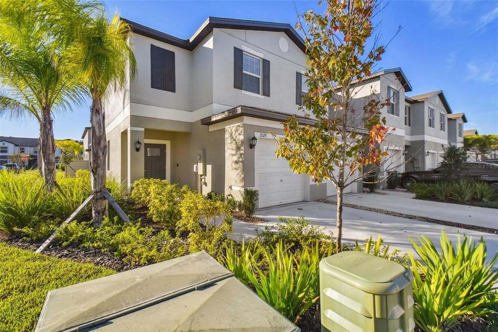 2129 AZURE VIEW WAY LUTZ, FL 33558