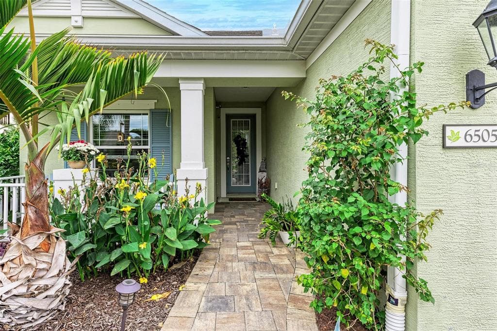 6505 PALM LEAF COURT SARASOTA, FL 34243