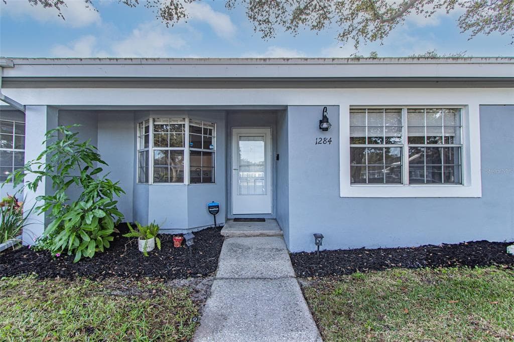 1284 WICKFORD STREET SAFETY HARBOR, FL 34695