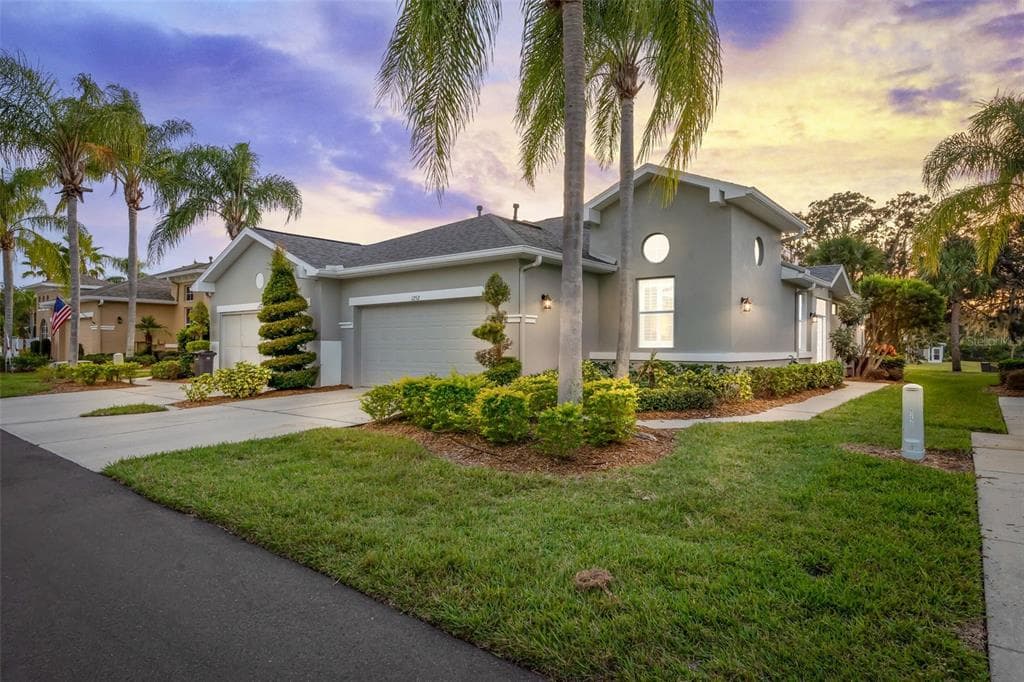 1252 LYNDHURST GREENS DRIVE SUN CITY CENTER, FL 33573