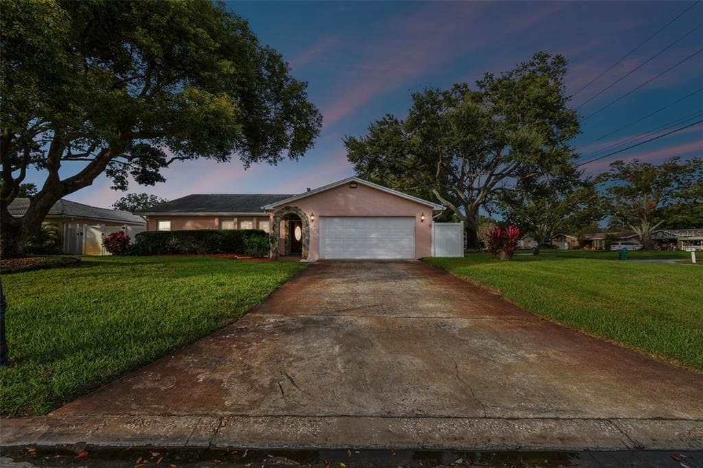 6205 43RD AVENUE N KENNETH CITY, FL 33709