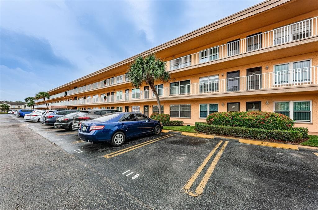 6400 46TH AVENUE N UNIT 116 KENNETH CITY, FL 33709