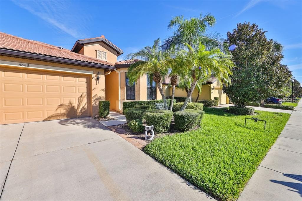 5622 SUNSET FALLS DRIVE APOLLO BEACH, FL 33572