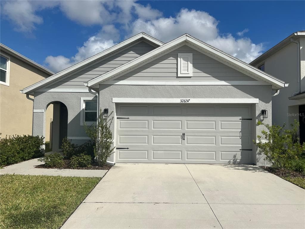 32657 PEZ LANDING LANE WESLEY CHAPEL, FL 33543