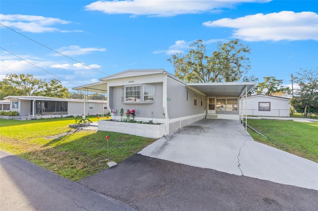 39020 HILLCREST DRIVE ZEPHYRHILLS, FL 33542