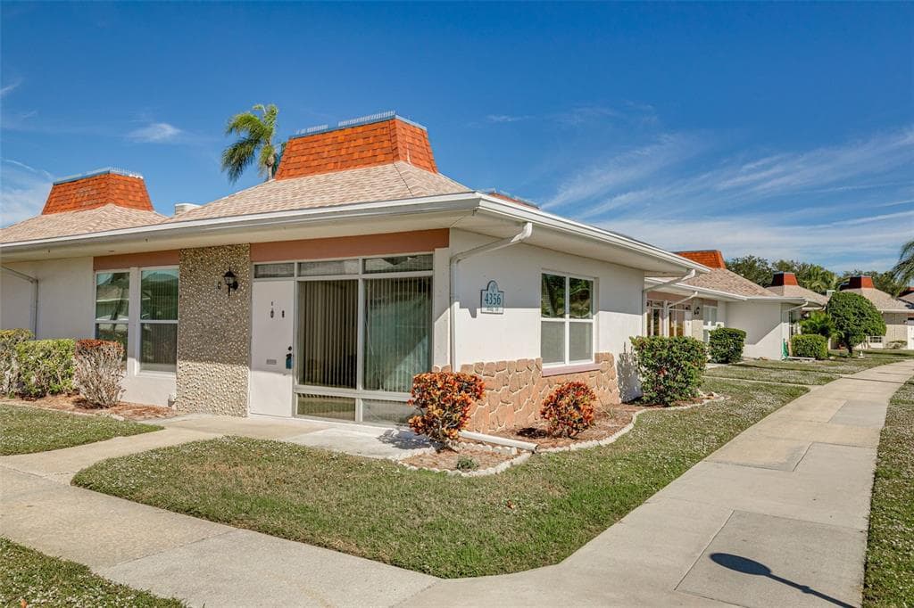 4356 TAHITIAN GARDENS CIRCLE UNIT E HOLIDAY, FL 34691