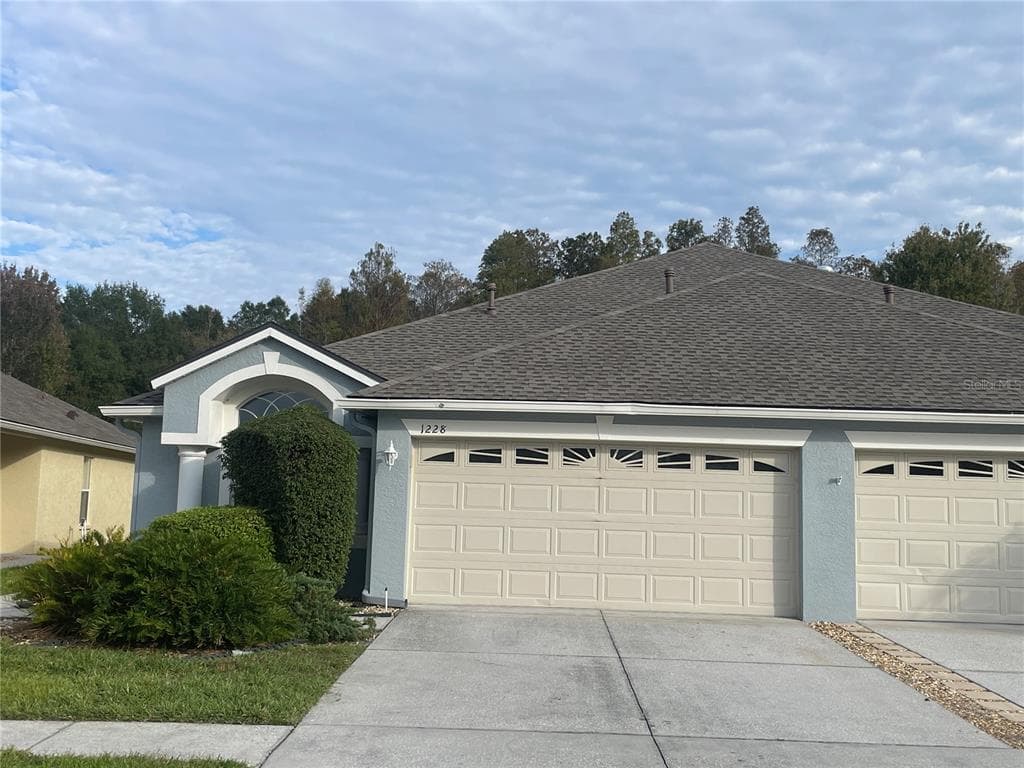 1228 BENSBROOKE DR WESLEY CHAPEL, FL 33543