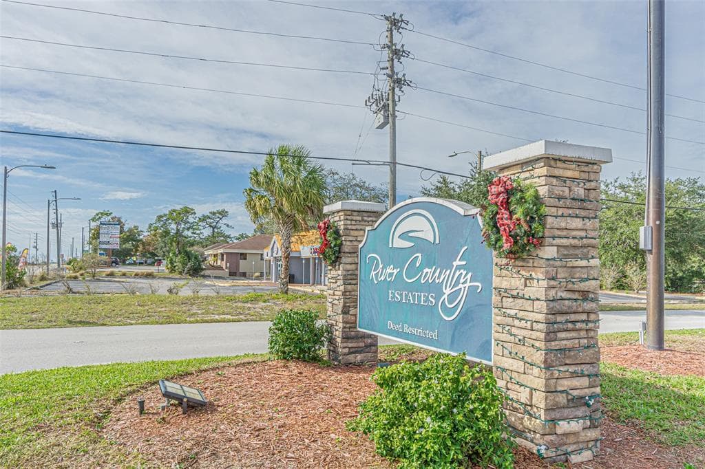 8008 FLORAL DRIVE WEEKI WACHEE, FL 34607