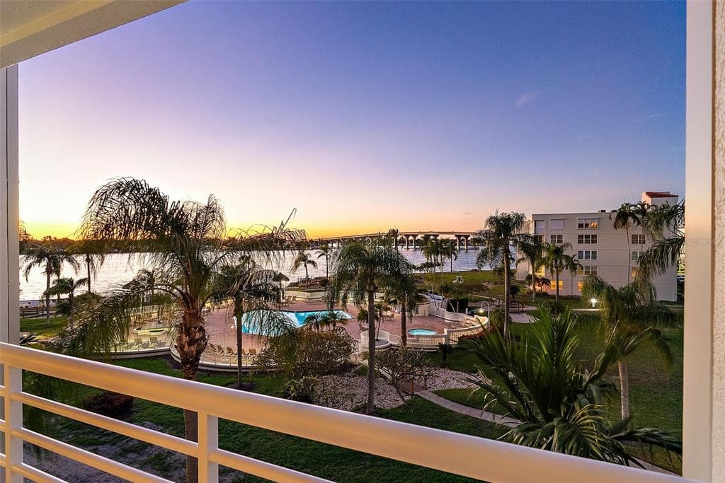 6061 BAHIA DEL MAR CIRCLE UNIT 446 ST PETERSBURG, FL 33715