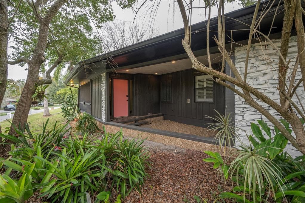 234 S RIVERHILLS DRIVE TEMPLE TERRACE, FL 33617