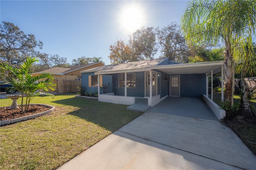 820 W LOWRY LANE