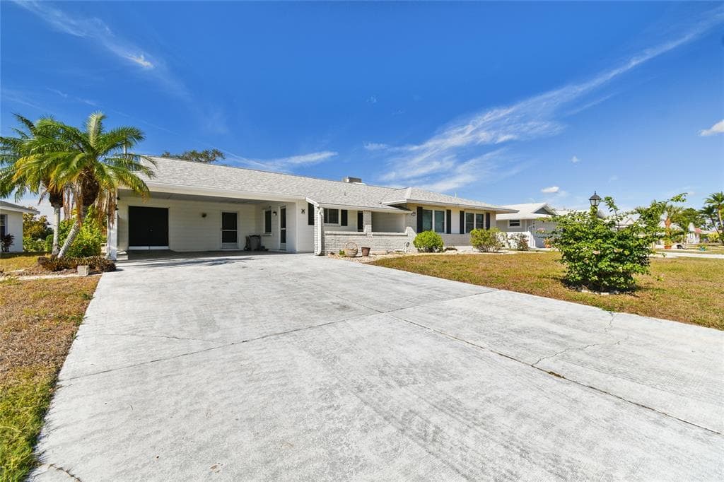 731 FOX HILLS DRIVE SUN CITY CENTER, FL 33573