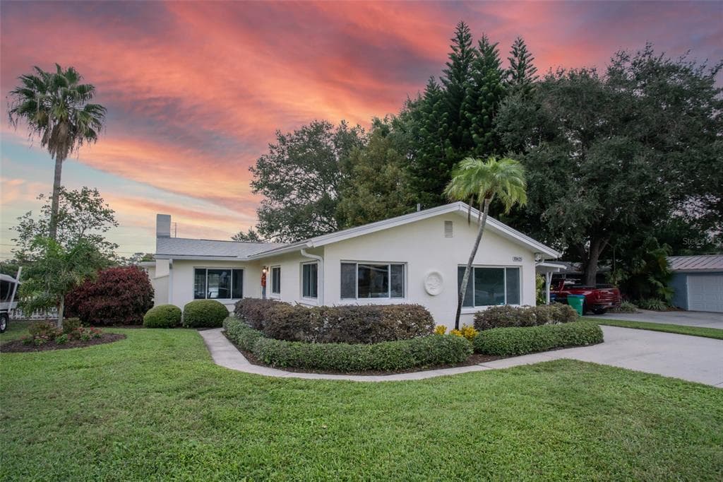 10625 BLOSSOM LAKE DRIVE SEMINOLE, FL 33772