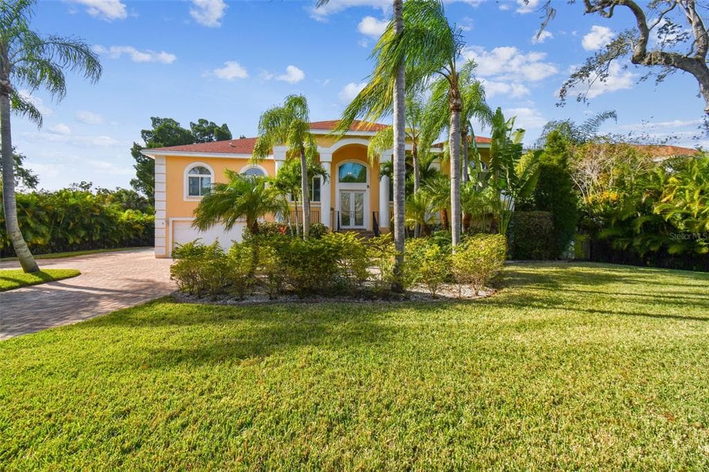 1021 W HENRY AVENUE TAMPA, FL 33604