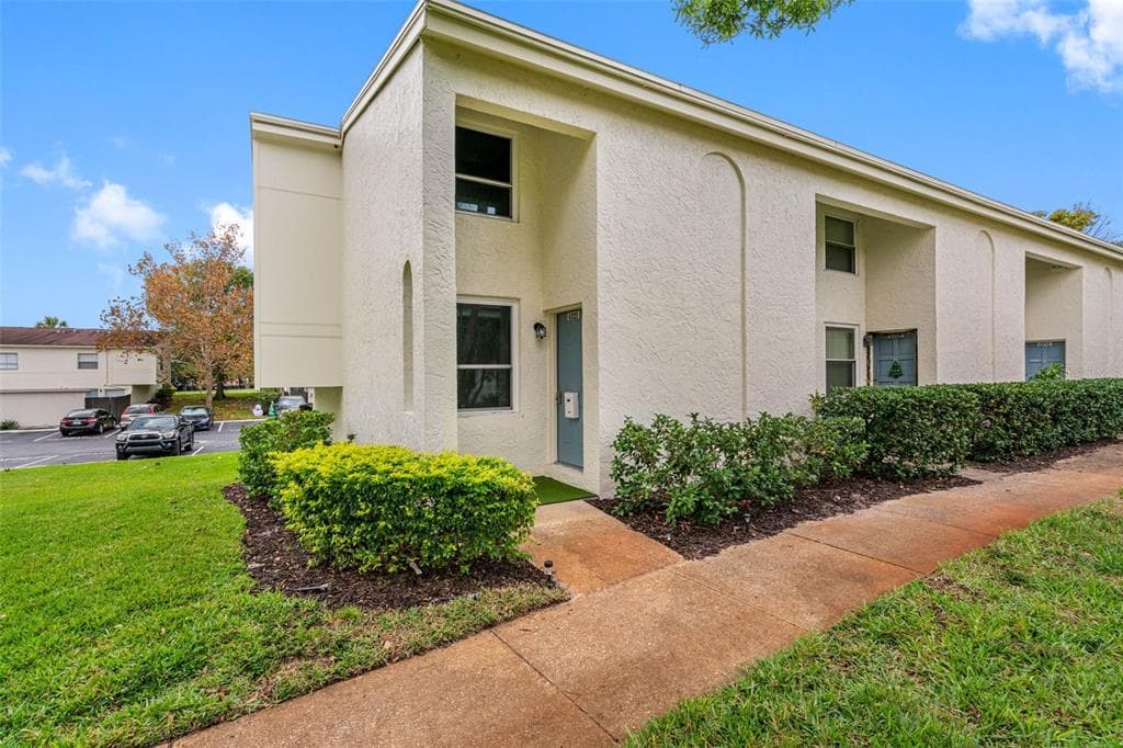 4222 LA PALMA COURT TAMPA, FL 33611