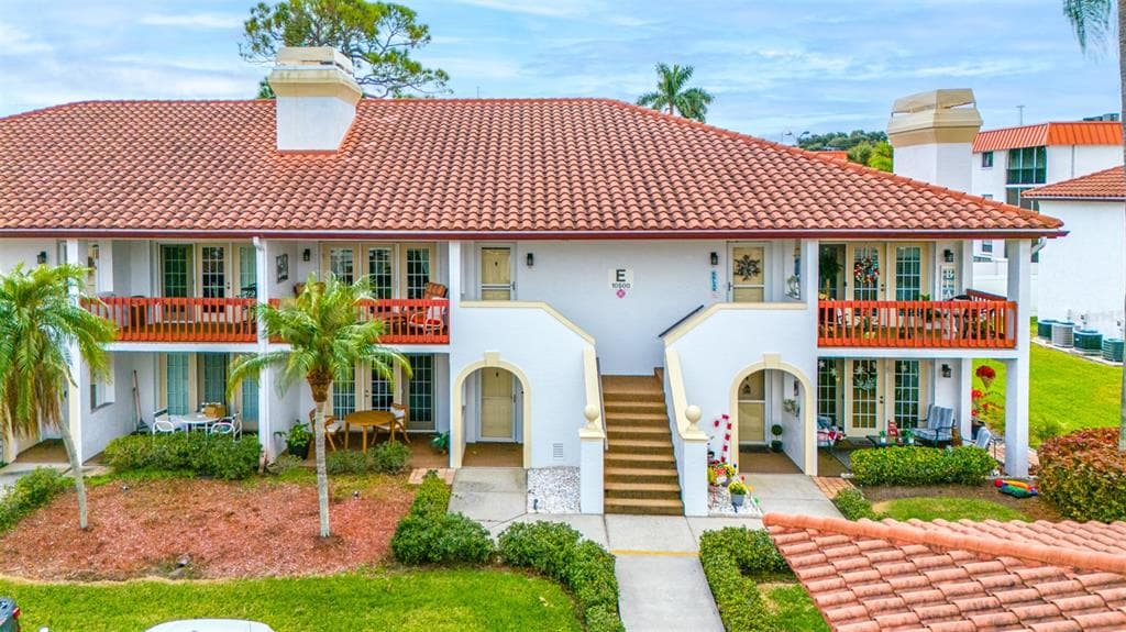 10500 VILLAGE DRIVE UNIT 203 SEMINOLE, FL 33772