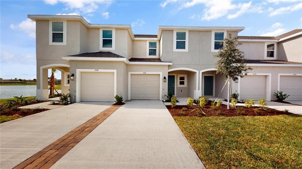 2524 PARAVANE WAY WESLEY CHAPEL, FL 33543