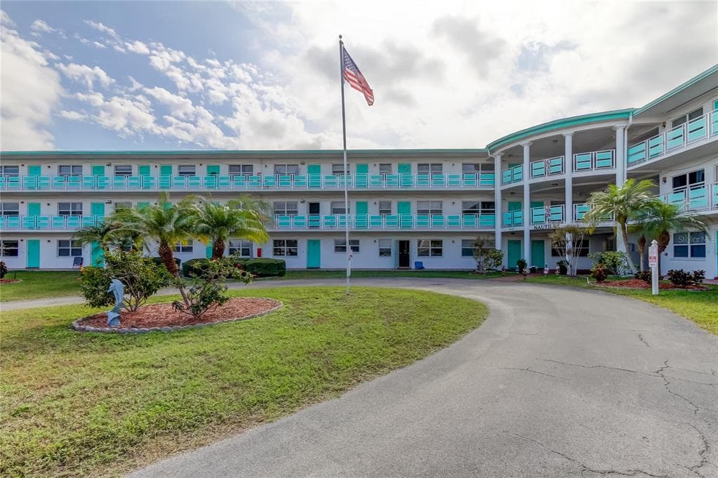 1950 59TH AVENUE N UNIT 104 ST PETERSBURG, FL 33714