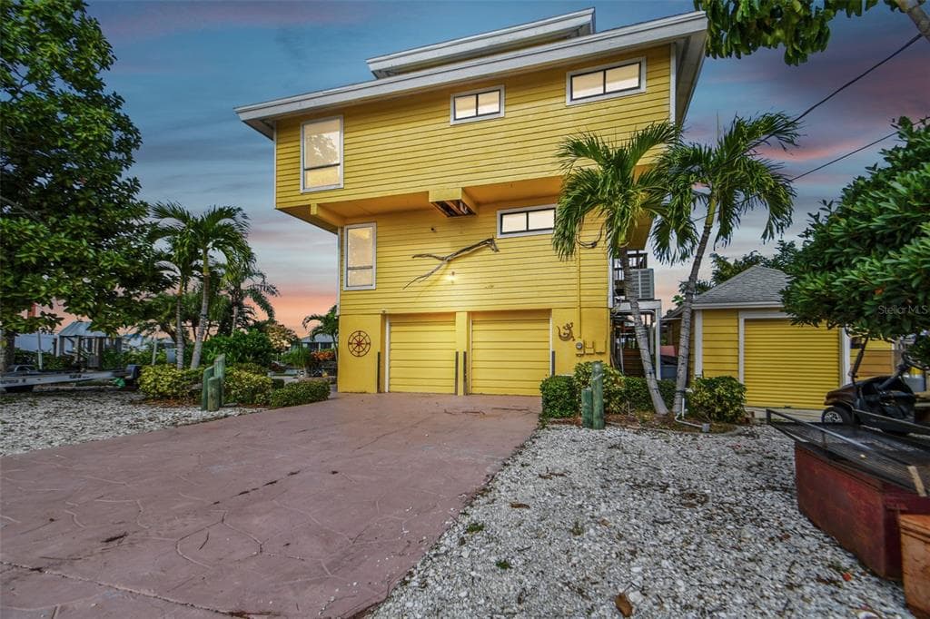745 SPANISH MAIN DRIVE APOLLO BEACH, FL 33572