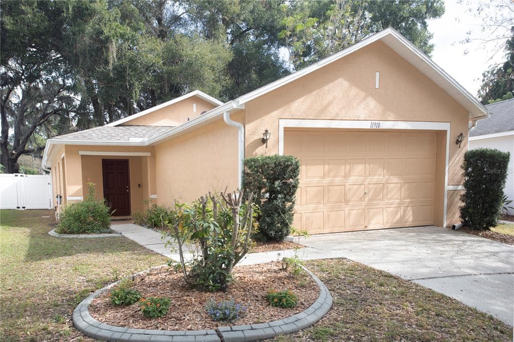 11910 MANGO GROVES BOULEVARD SEFFNER, FL 33584