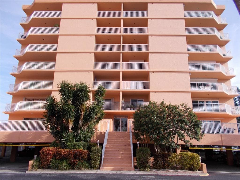 7432 SUNSHINE SKYWAY LANE S UNIT 304 ST PETERSBURG, FL 33711