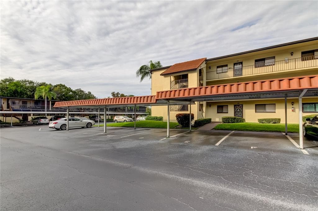 2440 WINDING CREEK BOULEVARD UNIT 102 CLEARWATER, FL 33761